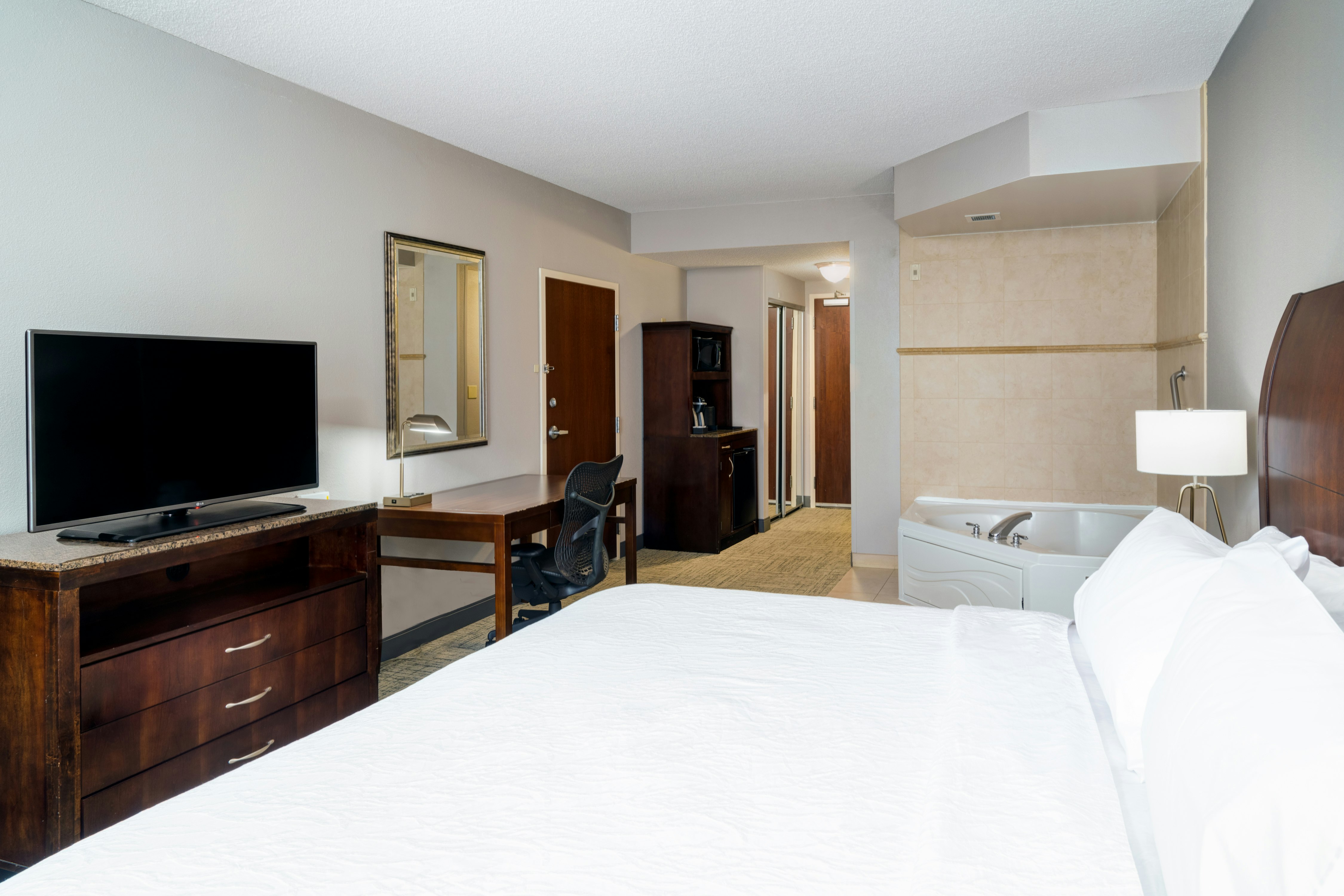 ROOM, KING BED, JETTED TUB