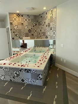 Guesthouse Inn Suites 28/63