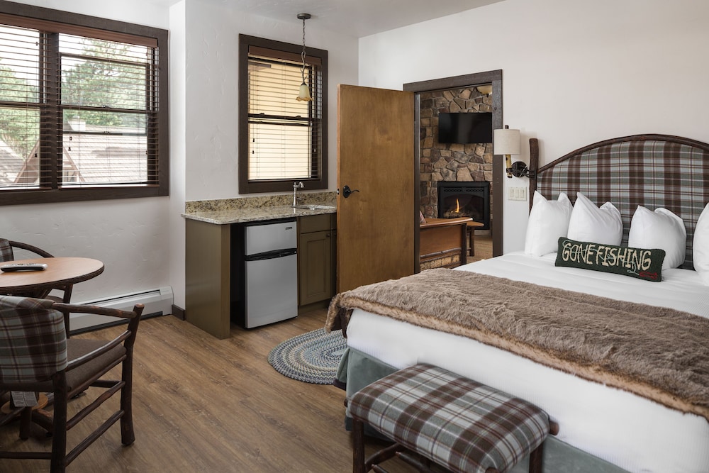 The Landing at Estes Park - Riverside Retreat 37/77