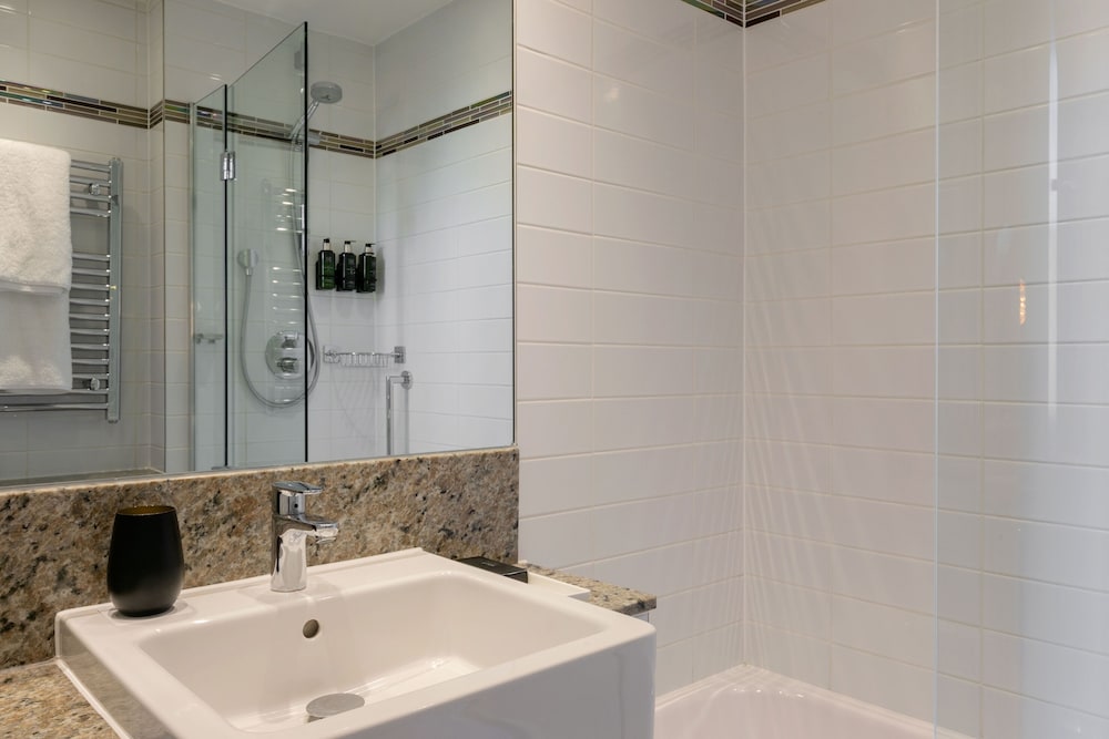 Melia London Kensington Member of Melia Collection 90/93