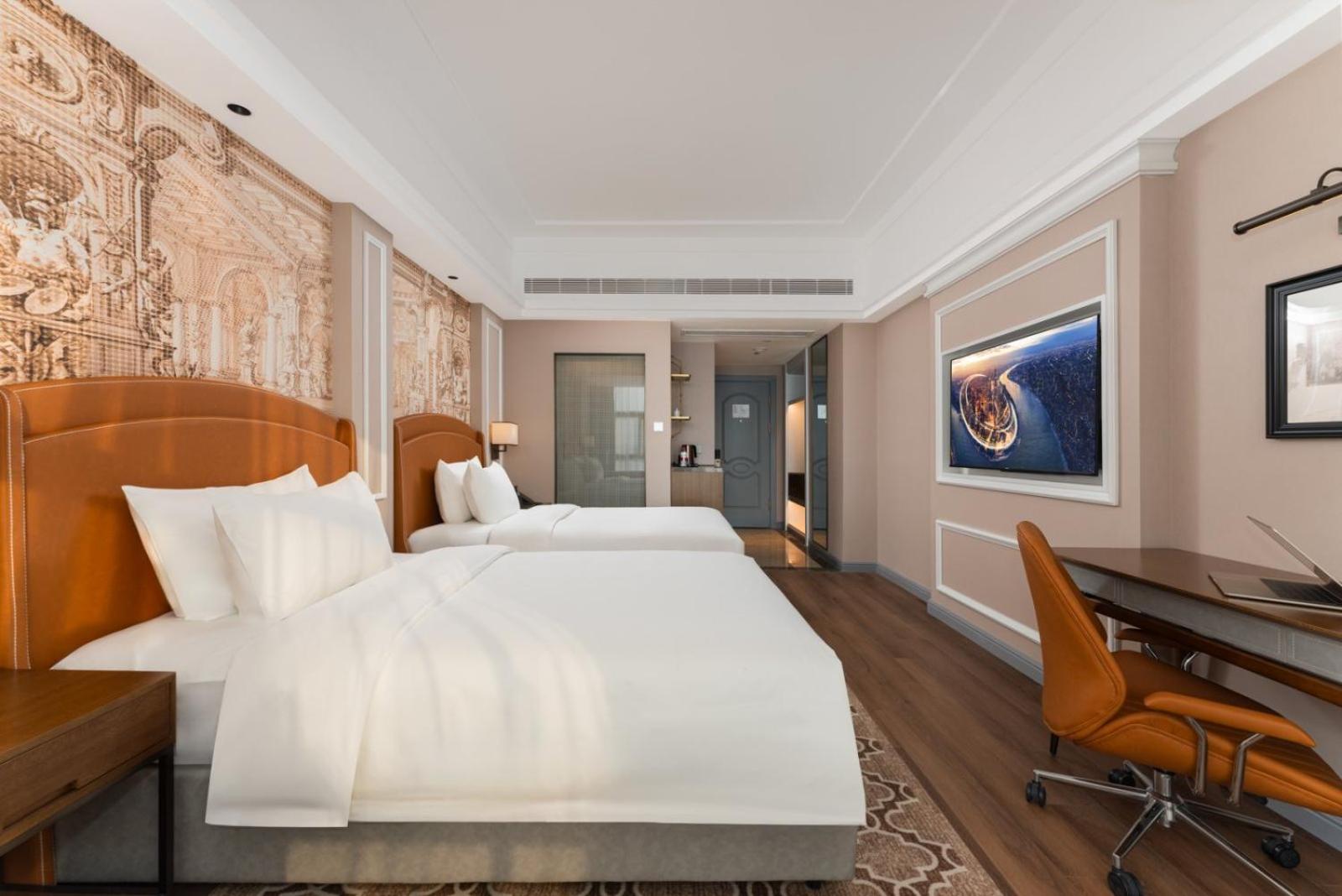 Vienna International Hotel (Shanghai National Exhibition and Convention Center Cao'an Road) 8/28