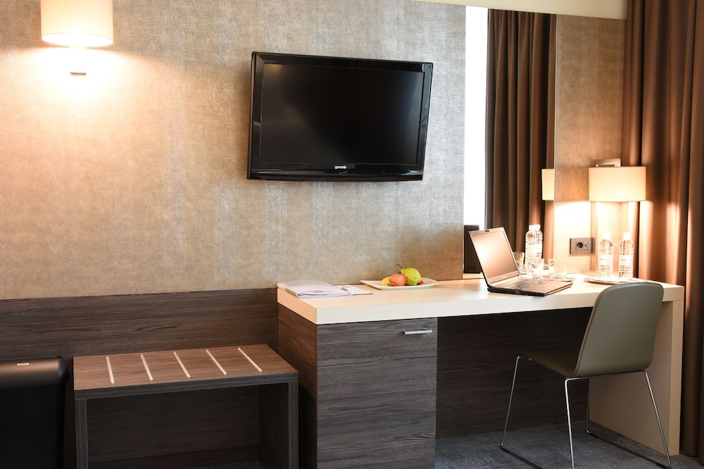 Hotel Paka 24/35