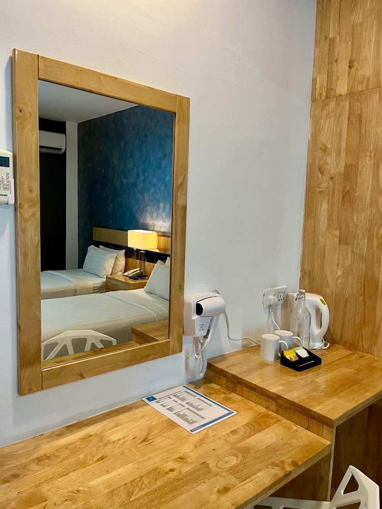 Hotel Adya Express 60/60