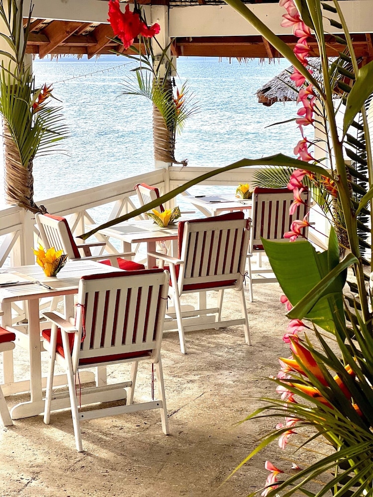 Coco Beach Resort 46/66