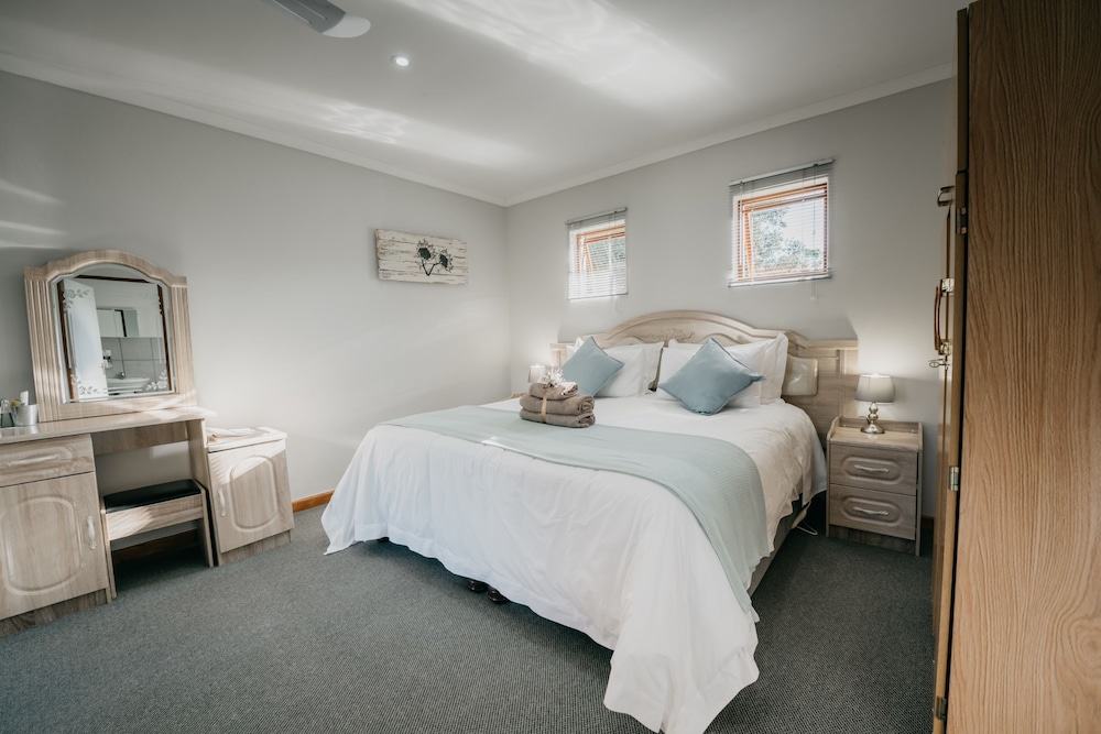 The Village Lodge 14/50