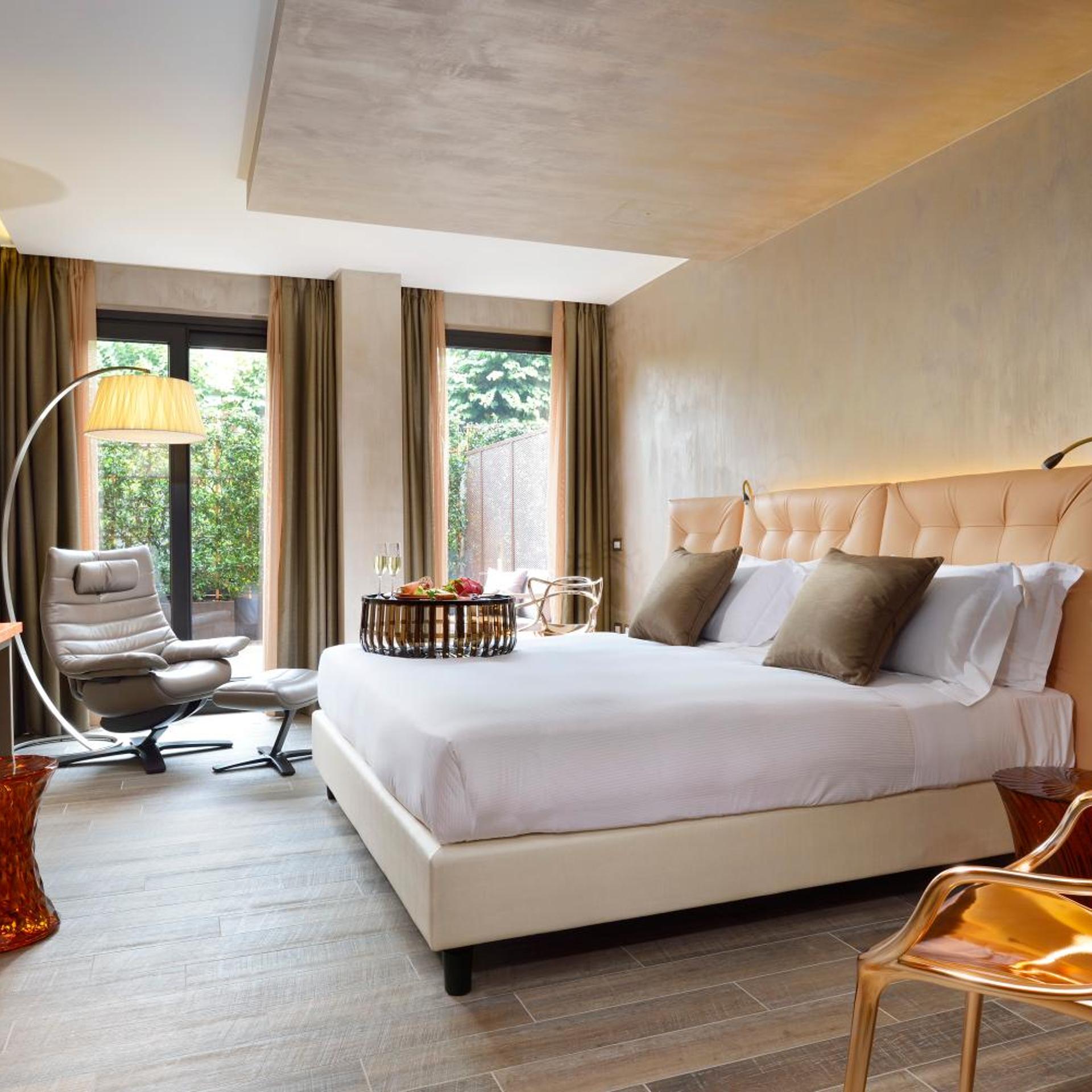 Junior Suite, King Bed, Private Garden