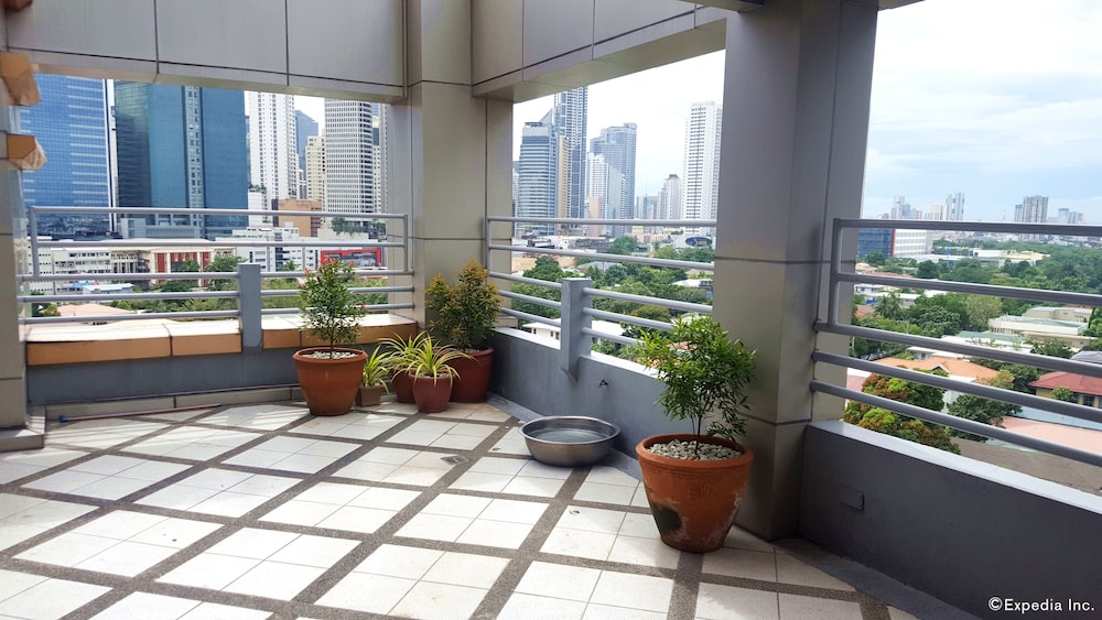 Lourdes Family Suites Makati powered by Cocotel 30/41