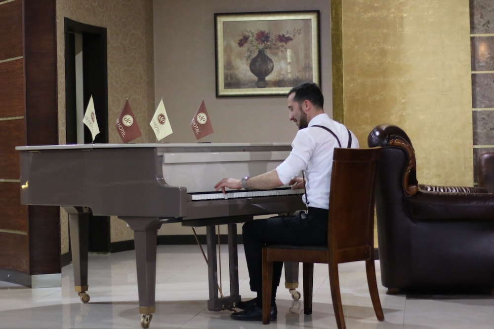 Nairi Hotel 12/68