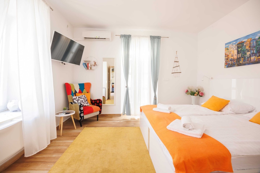 1 BEDROOM, APARTMENT, TERRACE