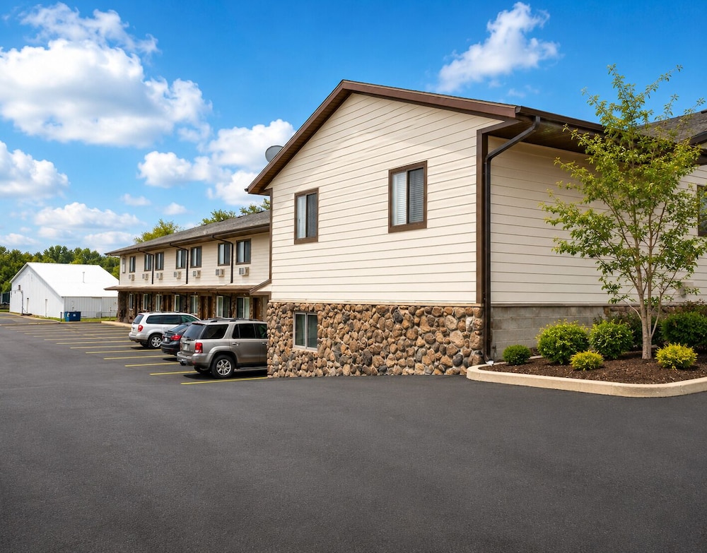 Harlan Inn and Suites By OYO Harlan 43/56