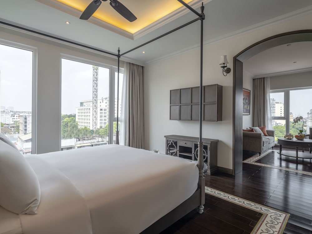 DELUXE, SUITE