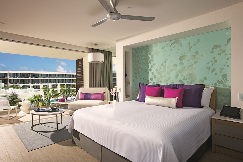 Xhale Club, Junior Suite, King Bed, Ocean View