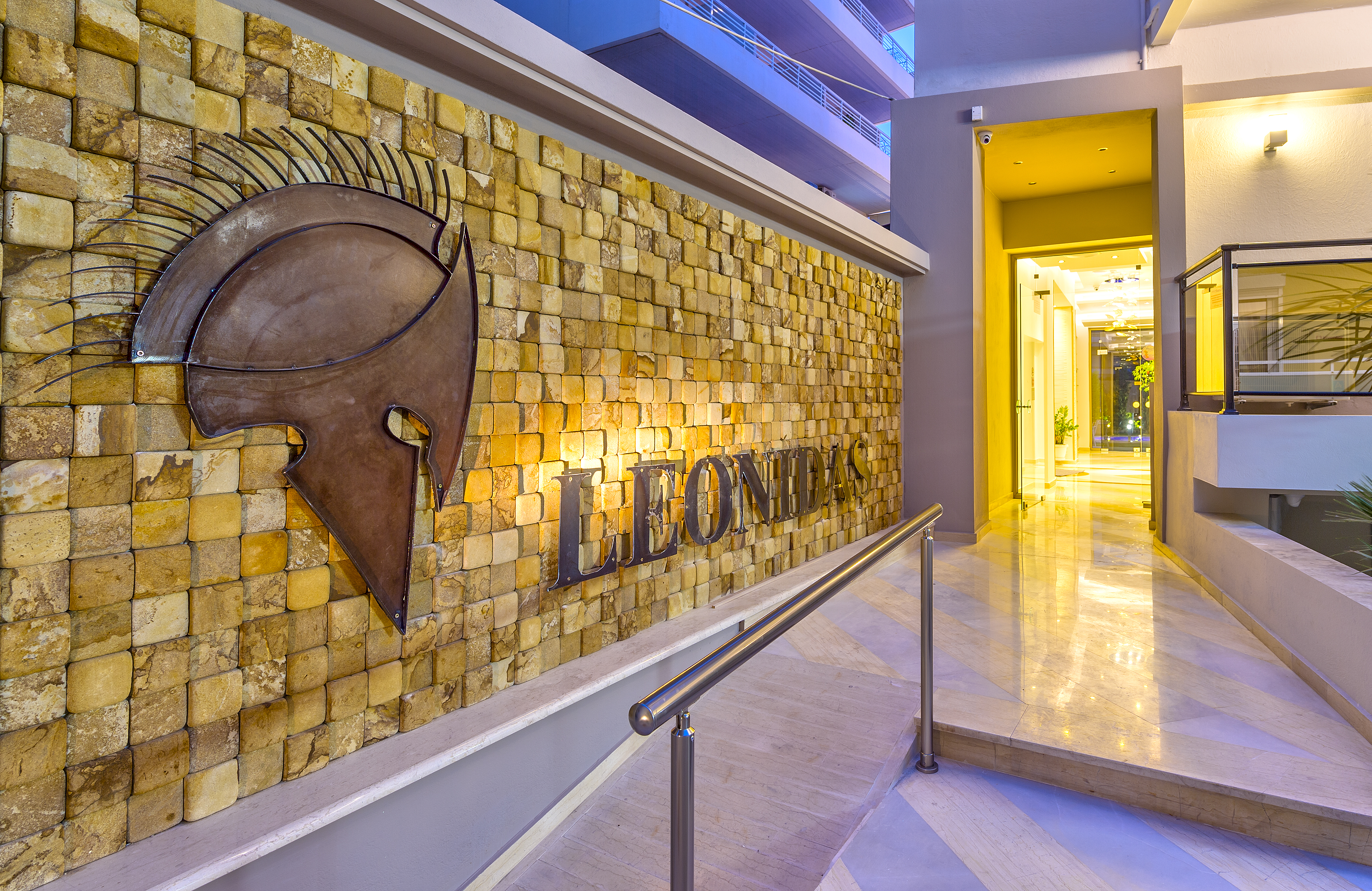 Leonidas Hotel & Apartments 7/63