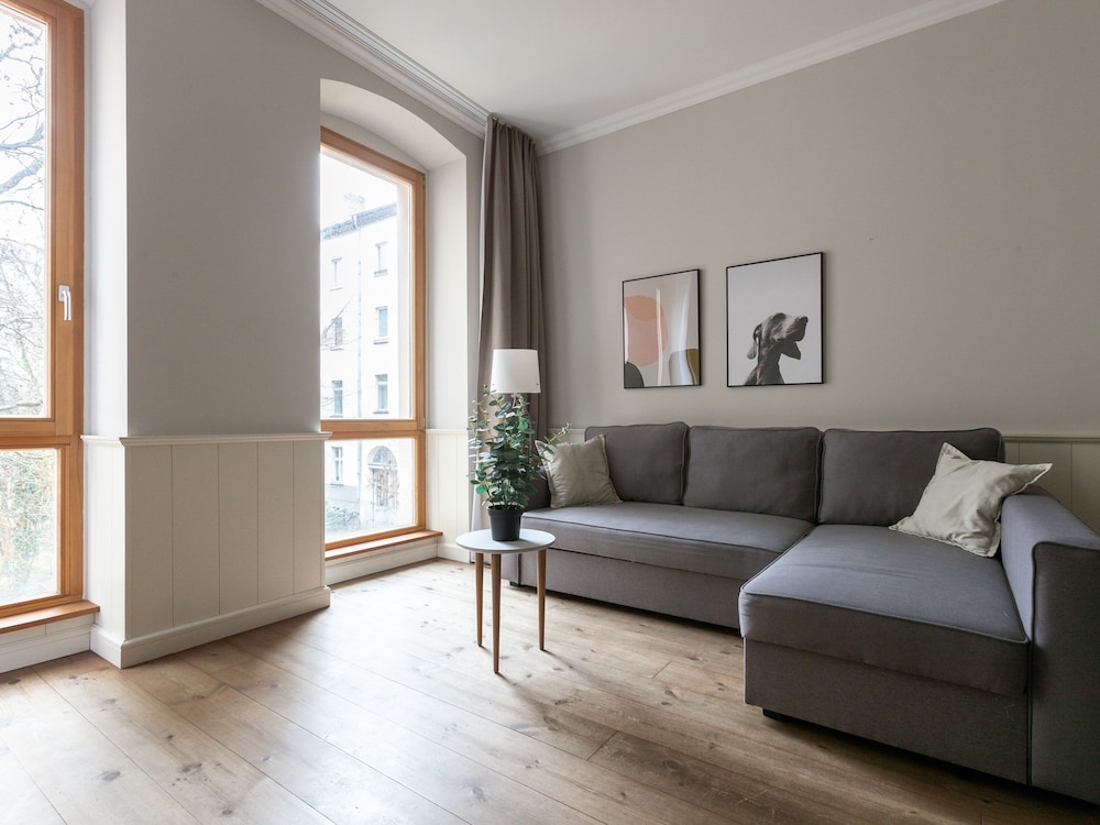 Schoenhouse Apartments 32/50