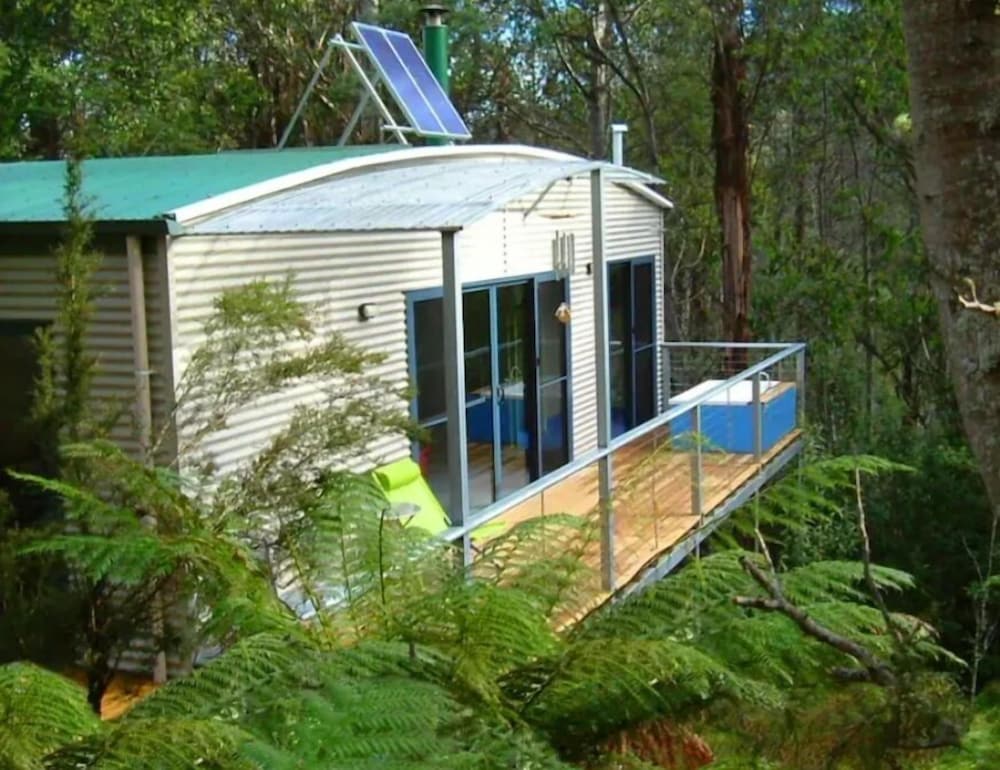 HUON BUSH RETREATS 3/50