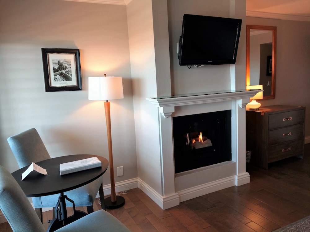 456 Embarcadero Inn Suites 67/77