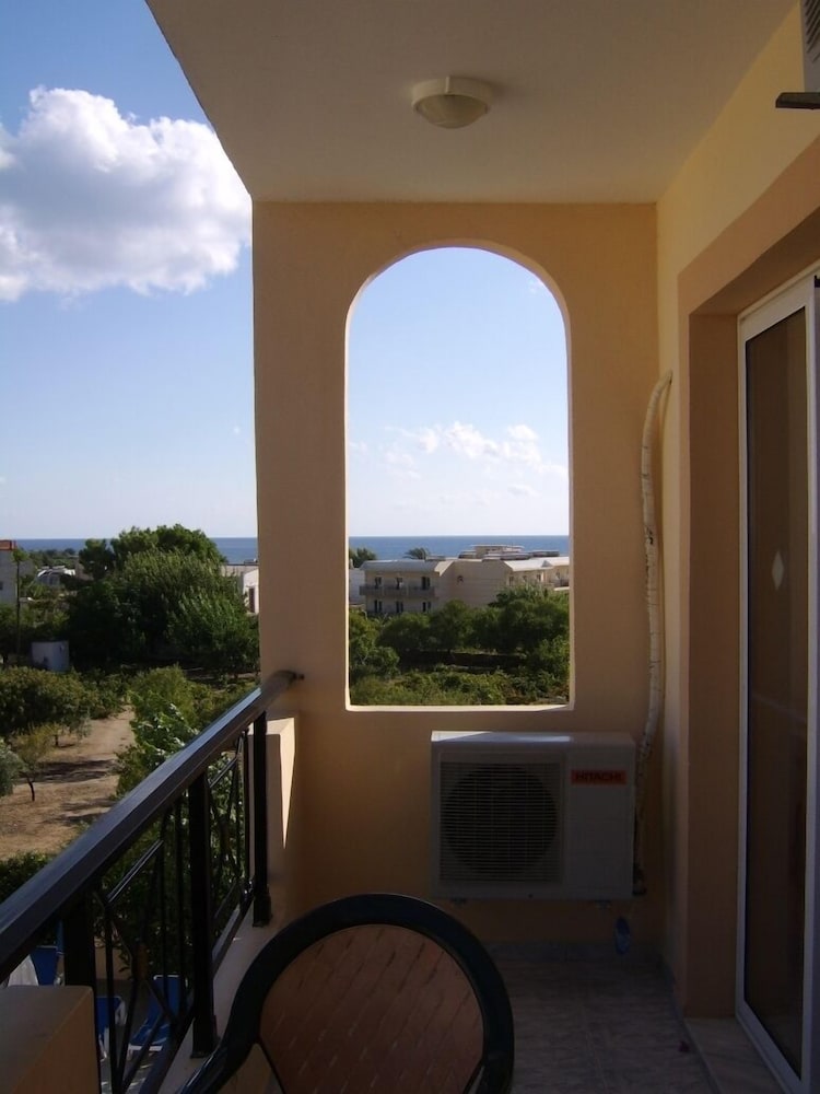 Summer Memories Hotel Apartments 32/38