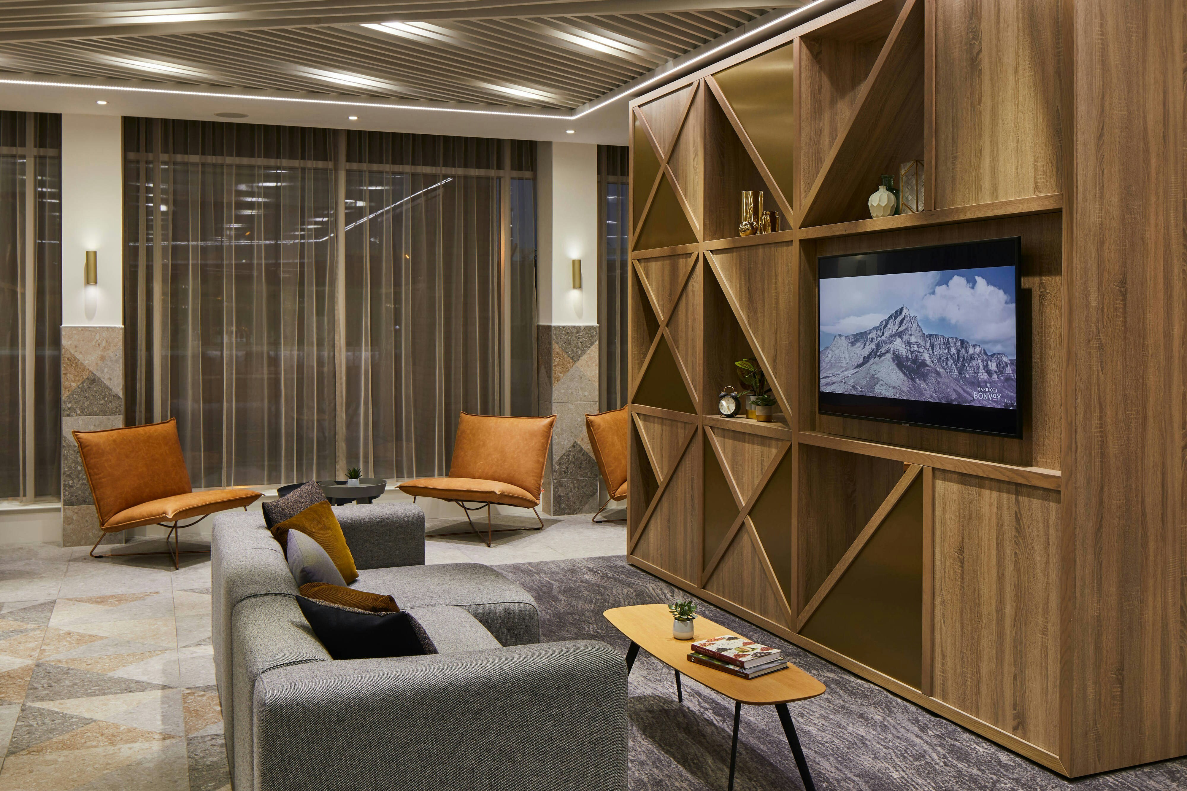 Courtyard by Marriott London City Airport 18/18