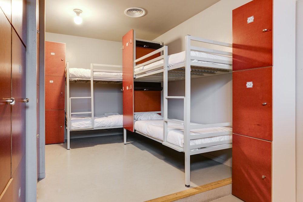 Mixed Dorm, 14 Beds, Shared Bathroom