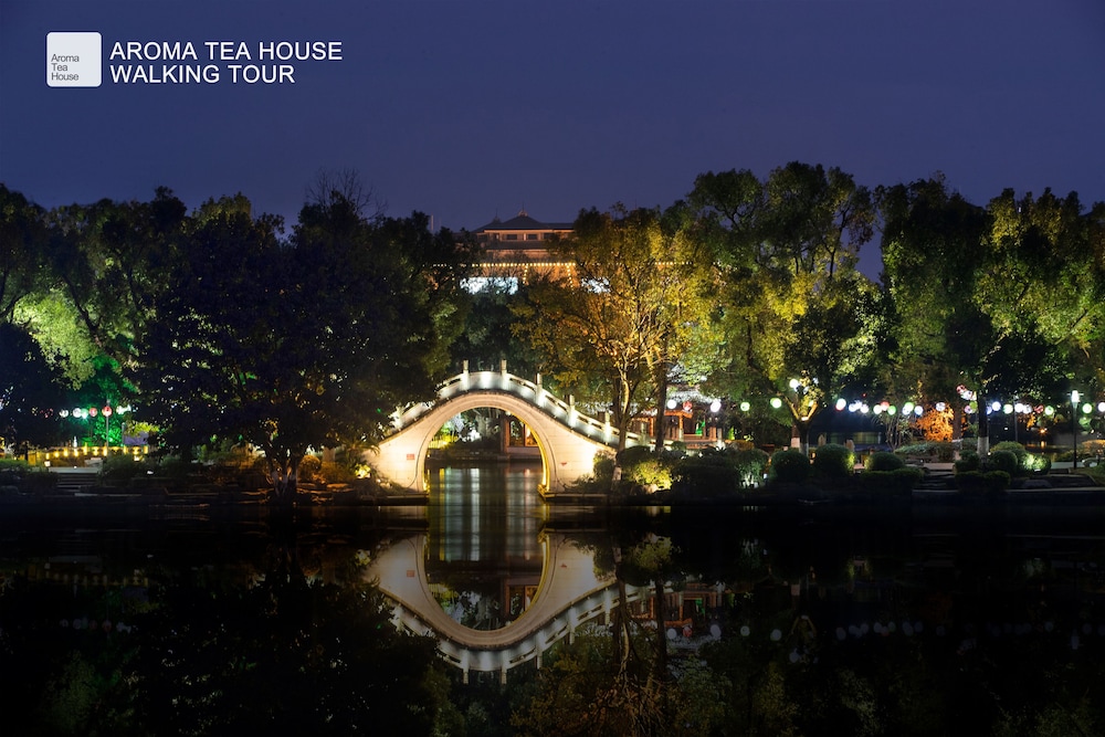 Aroma Tea House 2/70