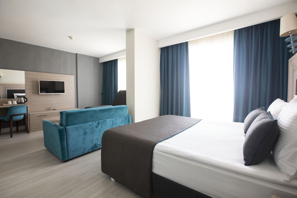 Falcon Hotel 20/81