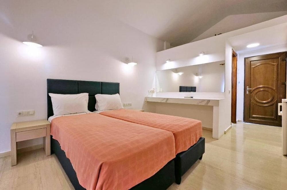 Pasiphae Hotel 28/72