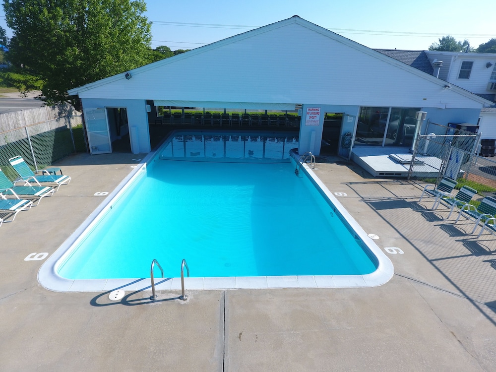 Hunters Green Motel 44/56
