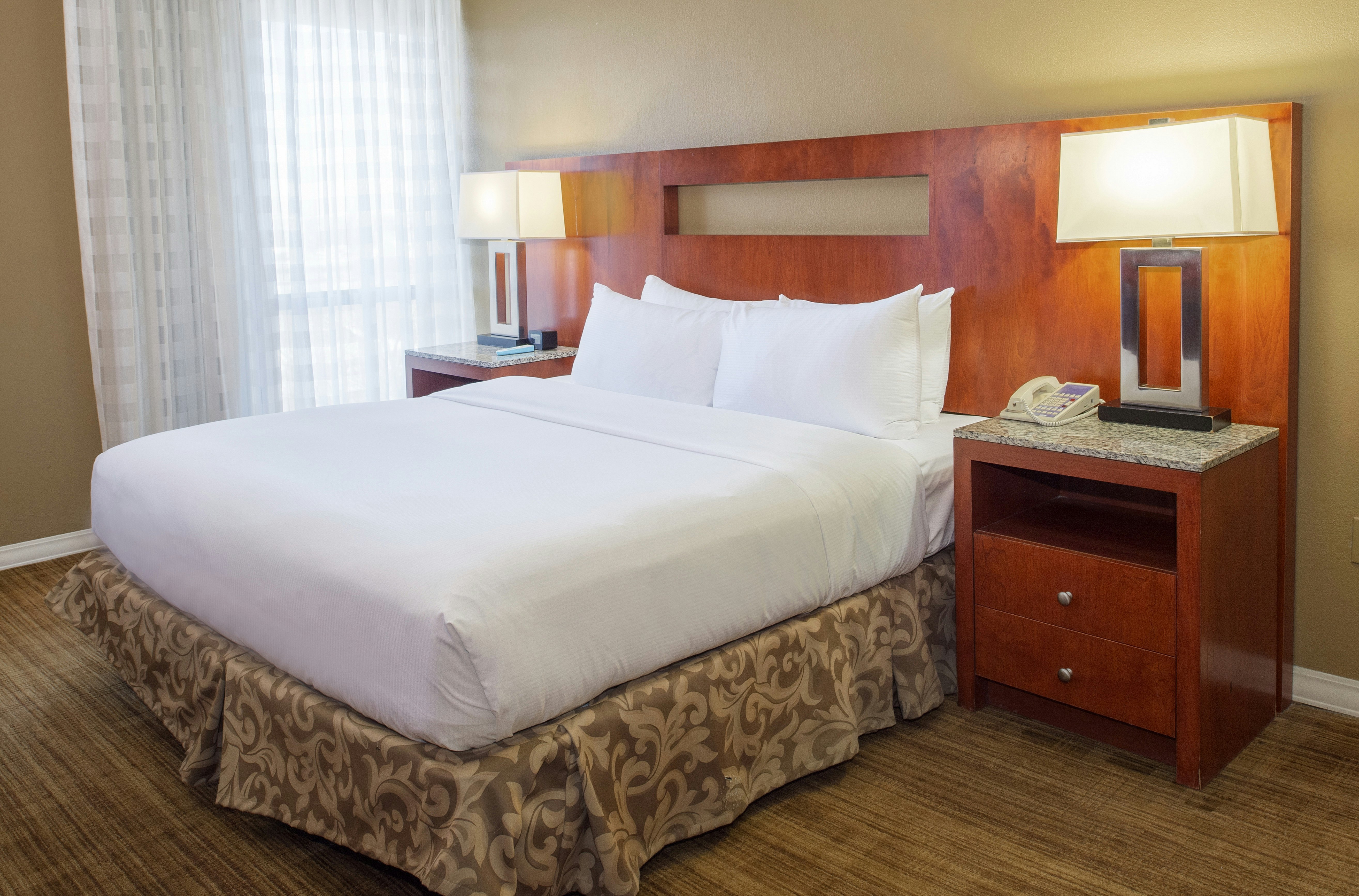 1 Bedroom, Deluxe, Suite, King Bed, Hilton St. Louis Airport 3/4