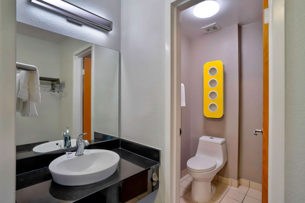 Motel6 Virginia Beach, VA 32/42