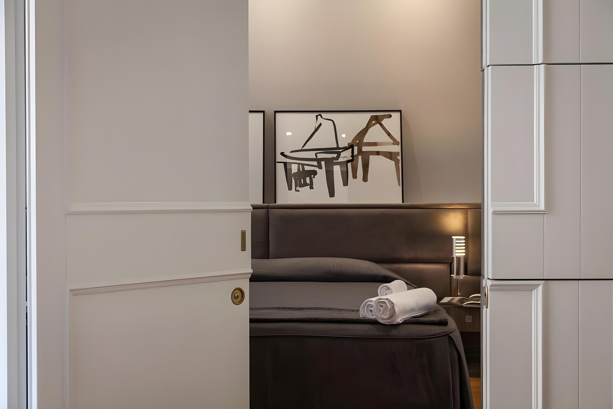 ELITE, MULTIPLE BEDROOMS, APARTMENT, CITY VIEW, JETTED TUB