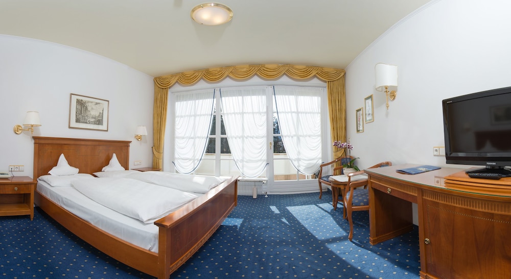 Park Hotel Bellevue 46/64