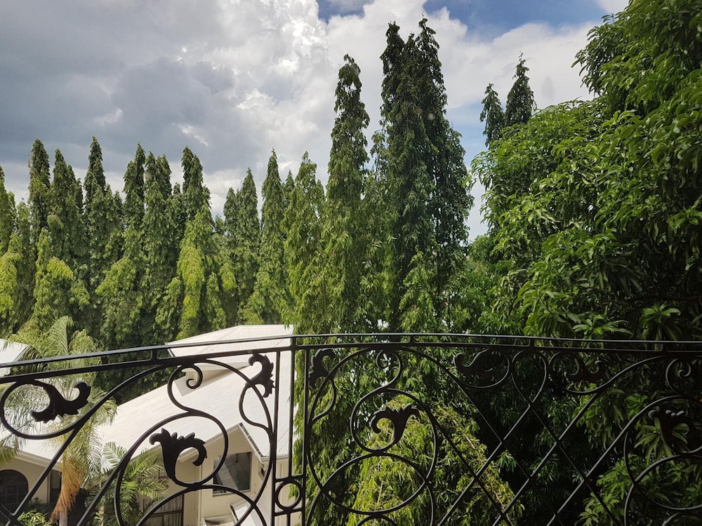Sophia Suites Residence Hotel 36/45