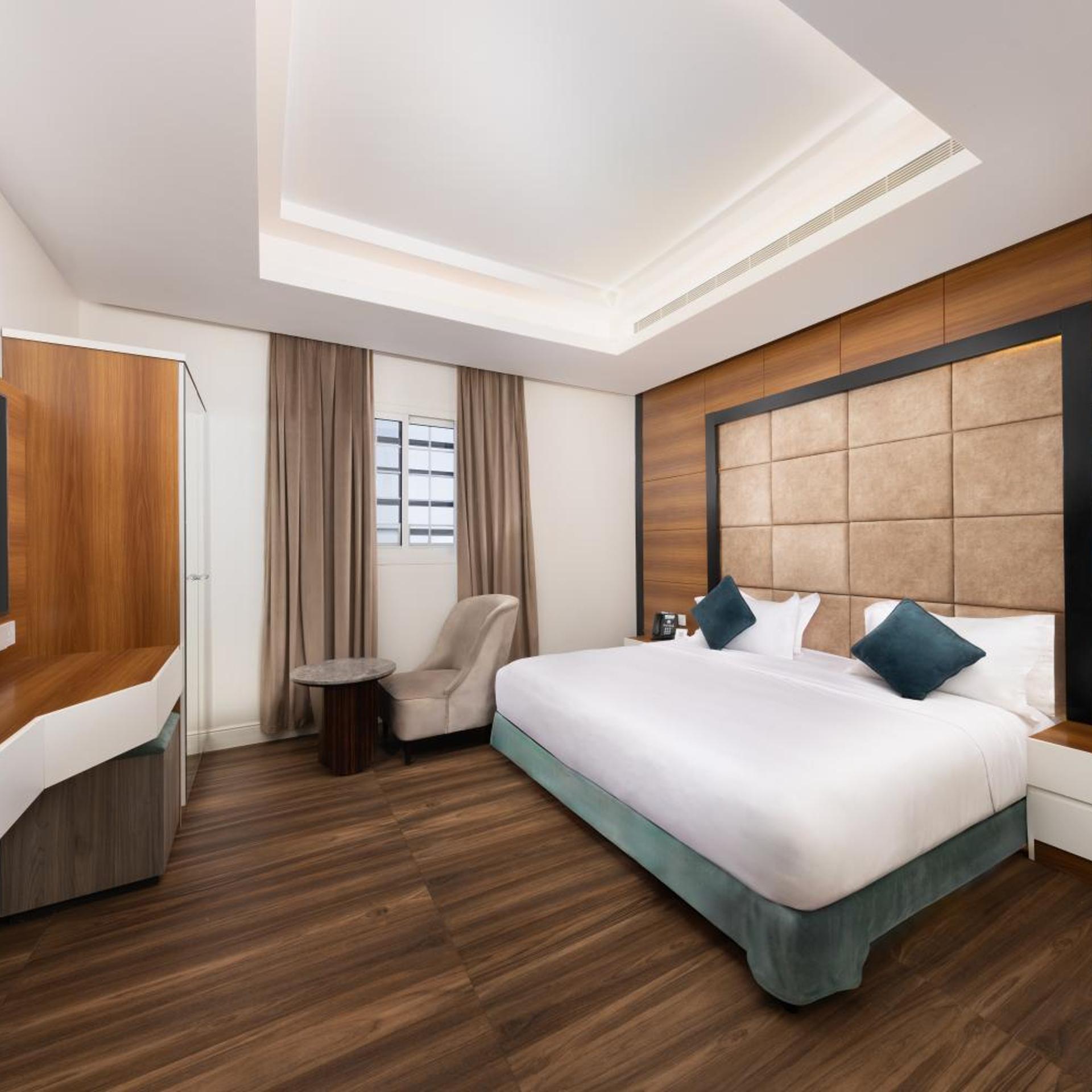 Luxury Night Hotel 33/73
