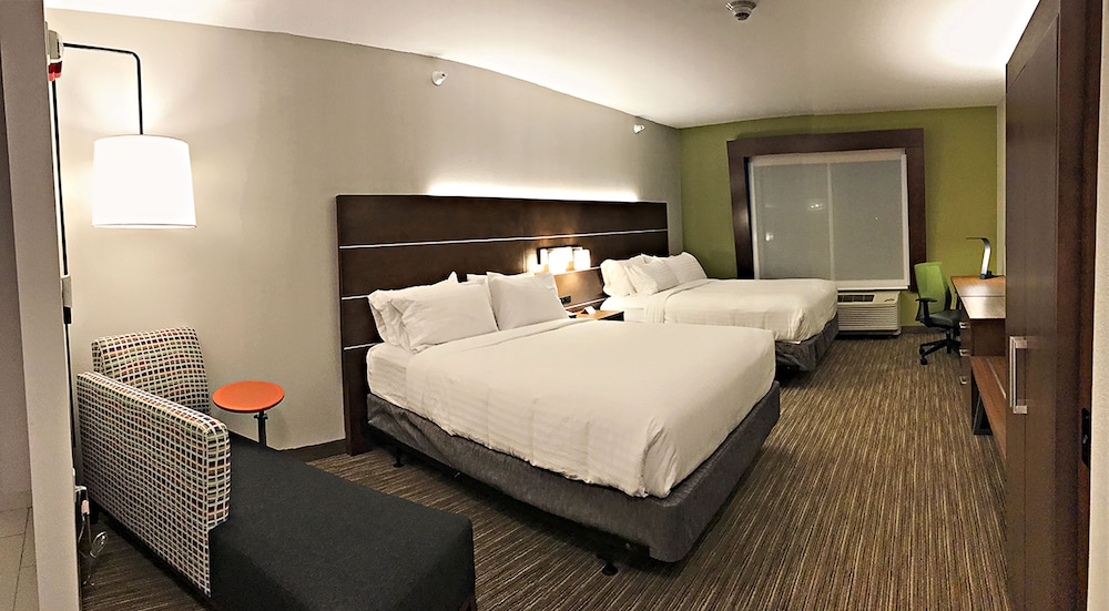 Holiday Inn Express Suites Rantoul 31/76