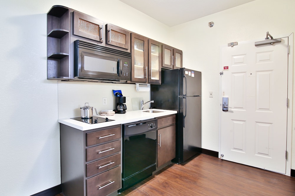 Candlewood Suites Bismarck 4/51