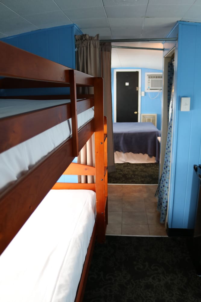 Family, 1 Double and 2 Bunk Beds, Small