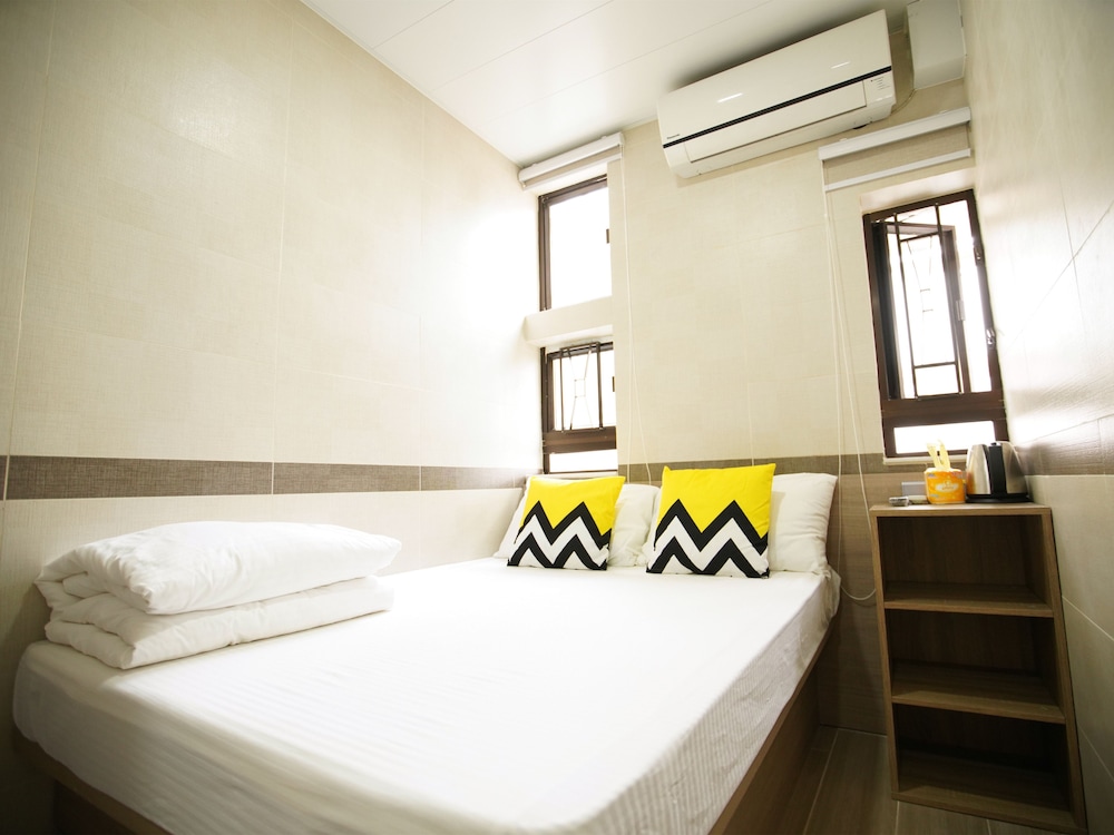 ROOM, DOUBLE BED