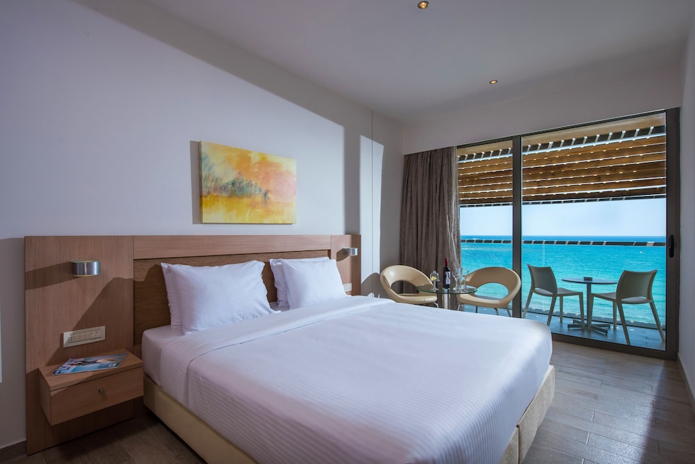 I Resort Beach Hotel & Spa 15/50