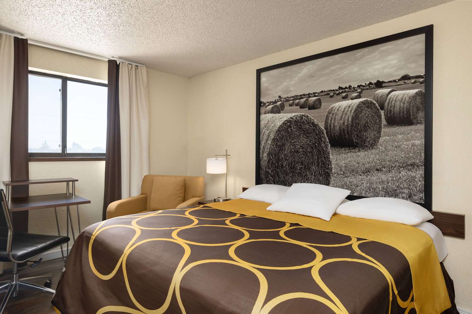 Super 8 by Wyndham Dodge City 10/23