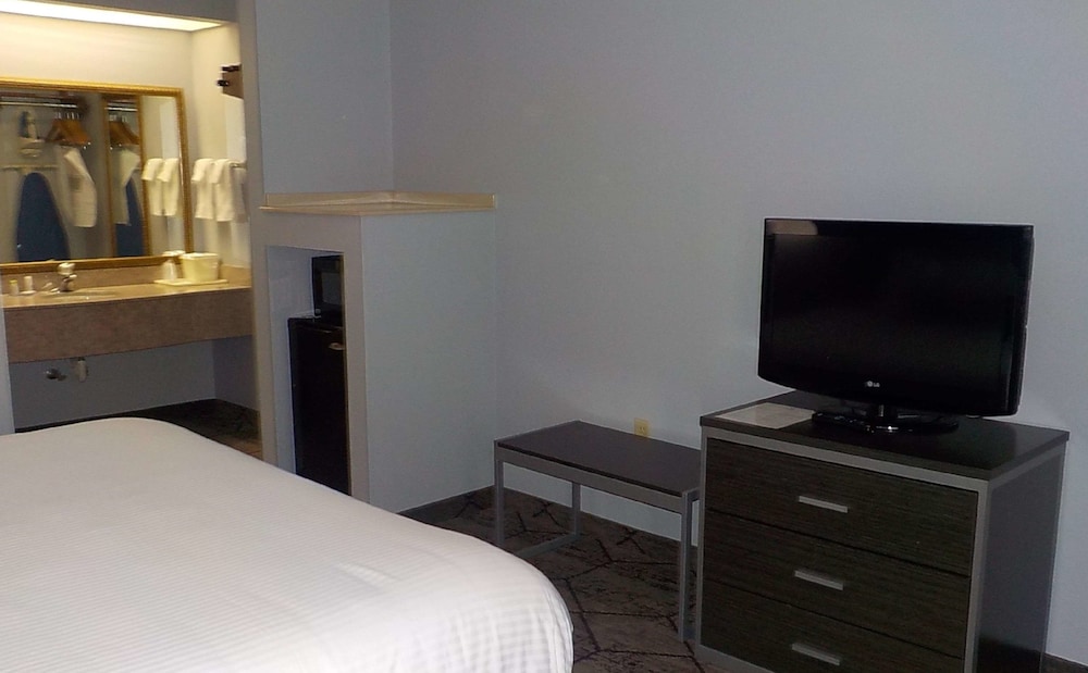 SureStay Plus Hotel by Best Western Warner Robins AFB 11/33