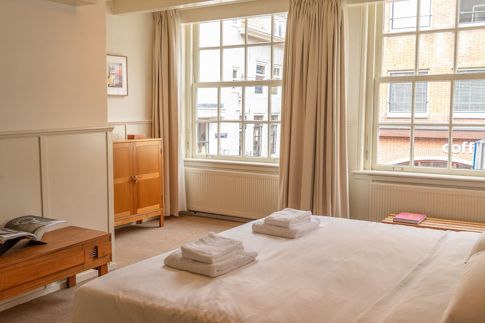 DELUXE, DOUBLE BED