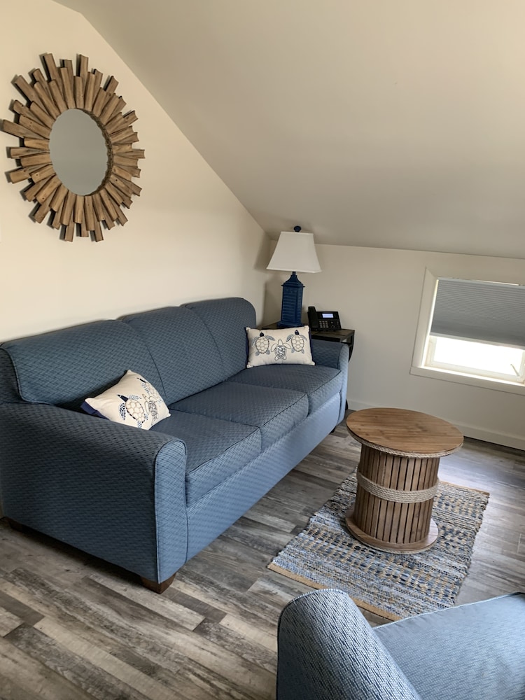 Ocean Glass Inn 28/50