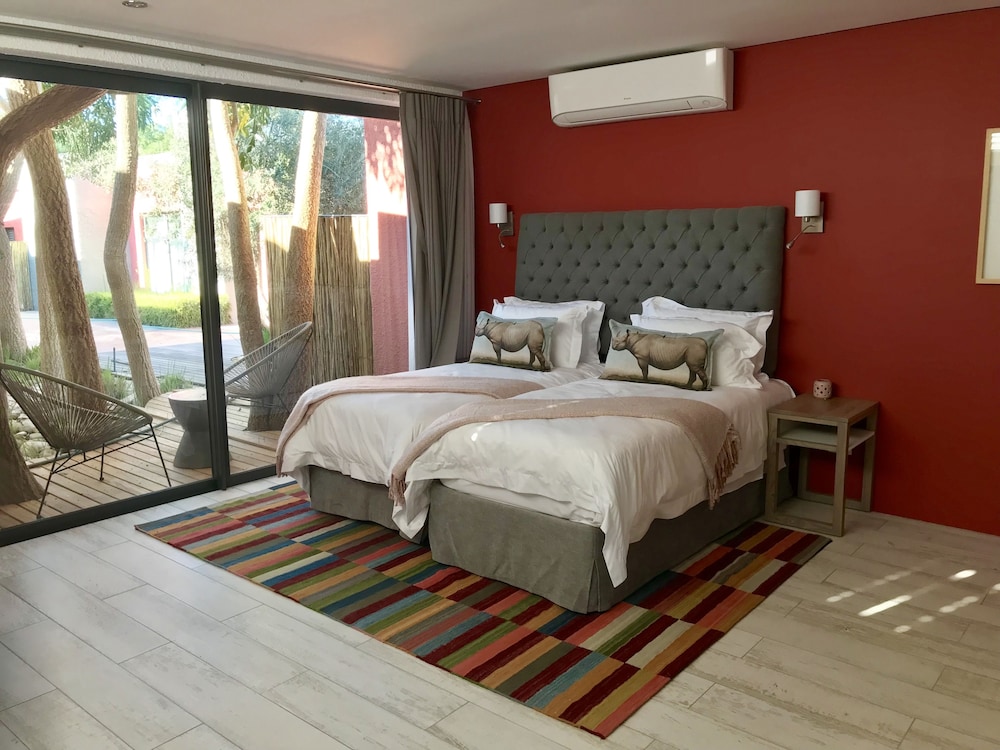 LUXURY, KING BED, MOUNTAIN VIEW