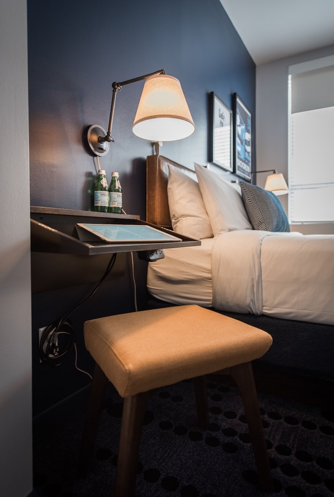 Hotel 373 43/47