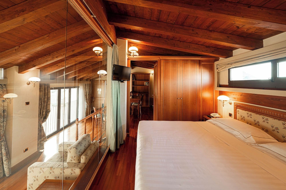 Suite, Double Bed
