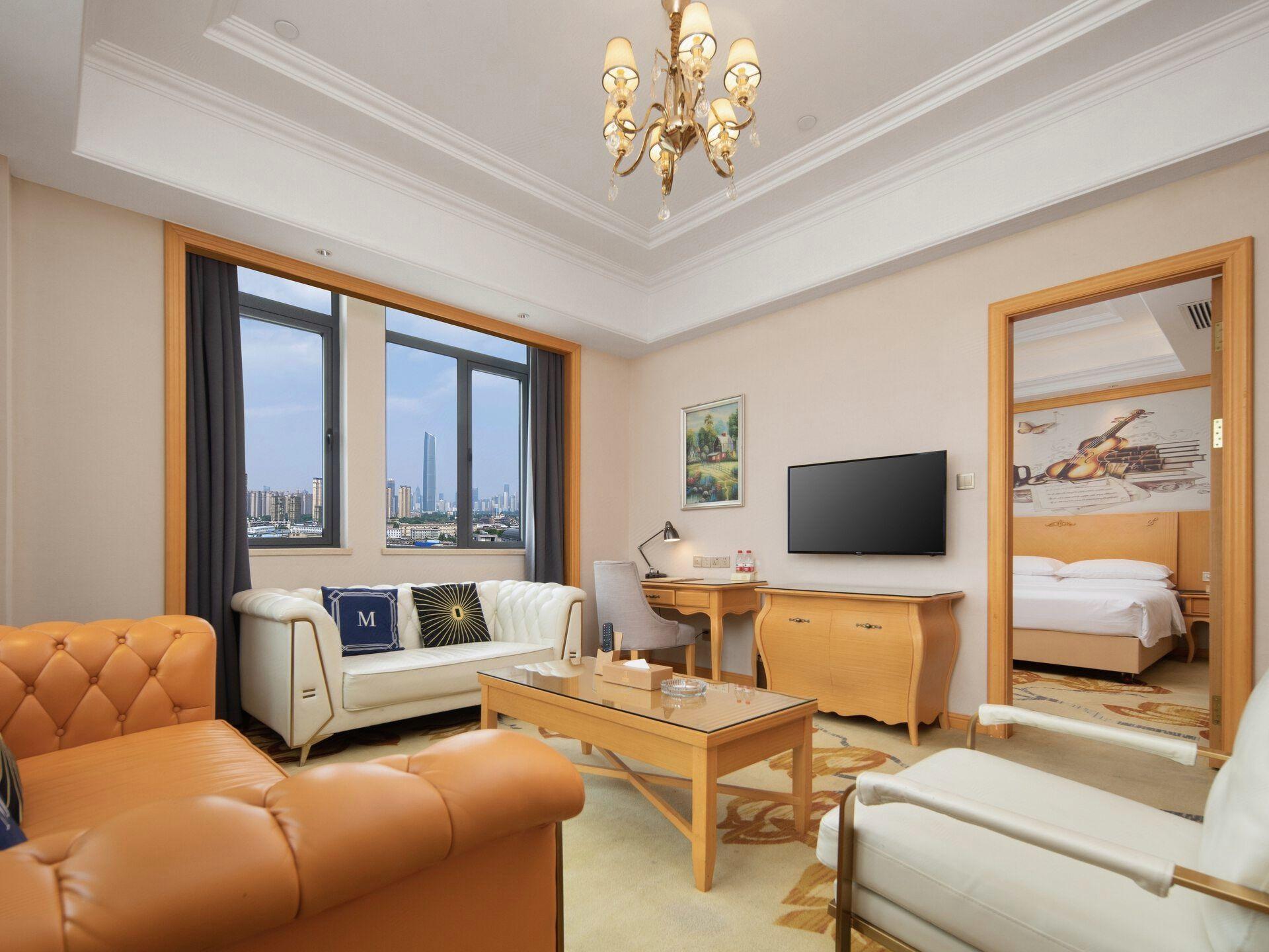 Vienna International Hotel (Wuhan Hanxi) 58/66