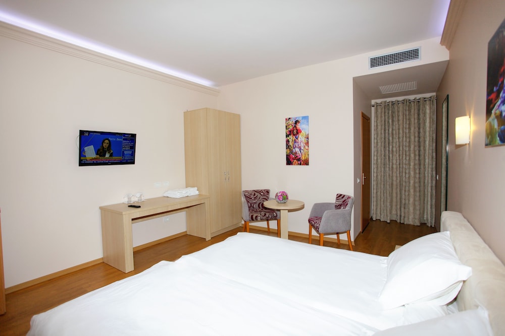 Green Hotel 23/71