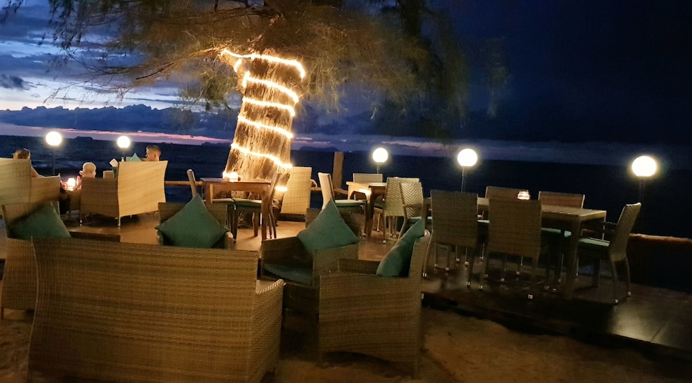 Thai House Beach Resort 47/50