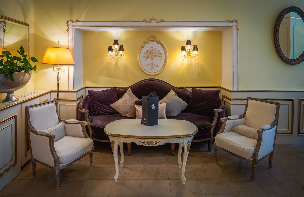 SCHLOSSHOTEL ROMISCHER KAISER 30/52