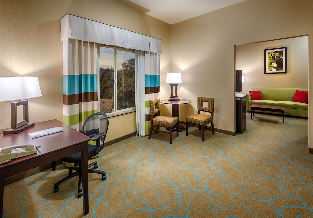 Holiday Inn Express Hotel & Suites Red Bluff-South Redding Area 25/39